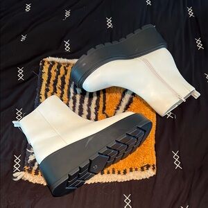 NWT BP White and Black Ankle Boots with Chunky Platform Sole ~ 9 
Milo Festival